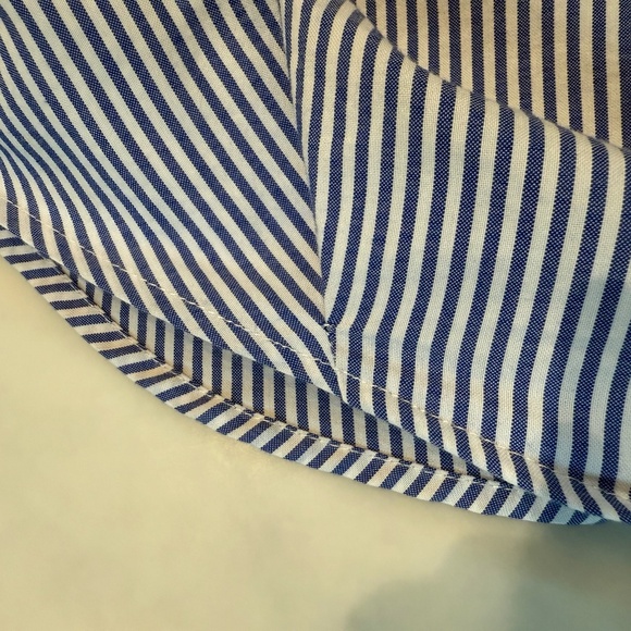 T Tahari Women’s long sleeved Blouse, , Blue White Pinstripe Size M - Picture 4 of 6